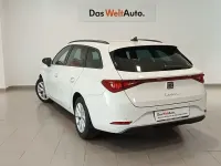 Usado Seat Leon Style 130 CV (95 kW) 2022 Blanco Familiar
