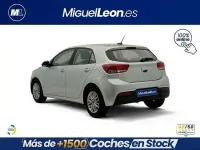 Usado Kia Rio 84 CV (61 kW) 2025 Gris Berlina