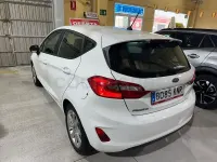 Usado Ford Fiesta Trend 85 CV (62 kW) 2018 Blanco Berlina