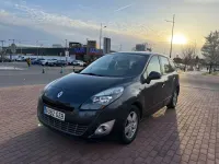 Usado Renault Scenic E-Tech Dynamique 131 CV (96 kW) 2010 Marrón Monovolumen