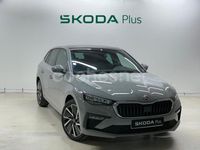 Usado Skoda Scala 115 CV (84 kW) 2025 Gris / plata Utilitario