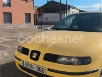 Usado Seat Leon 110 CV (80 kW) 2000 Amarillo Utilitario