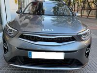 Usado Kia Stonic 84 CV (61 kW) 2024 Gris / plata SUV