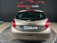 Usado Peugeot 208 Active 92 CV (67 kW) 2013 Beige Utilitario