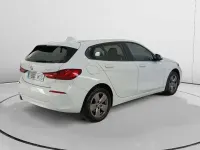 Usado BMW 118 Comfort Edition 140 CV (102 kW) 2022 Blanco Utilitario