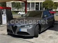 Usado Alfa Romeo Giulia Super 180 CV (132 kW) 2017 Gris / plata Berlina