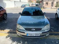Usado Ford Mondeo Trend 115 CV (84 kW) 2004 Gris / plata Berlina