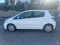 Usado Toyota Yaris Active 69 CV (50 kW) 2013 Blanco Berlina