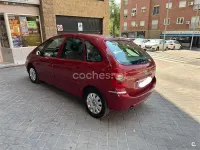 Usado Citroën Xsara Picasso Exclusive 110 CV (80 kW) 2010 Granate Monovolumen