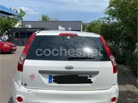 Usado Ford Fiesta Trend 80 CV (58 kW) 2006 Blanco Utilitario