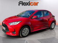 Usado Toyota Yaris Hybrid Active 116 CV (85 kW) 2023 Rojo Utilitario