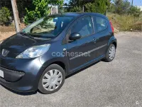 Usado Peugeot 107 Urban Move 68 CV (50 kW) 2007 Gris / plata Utilitario