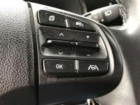 Usado Hyundai i10 67 CV (49 kW) 2024 Rojo Utilitario