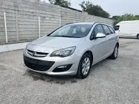 Usado Opel Astra Selective 110 CV (80 kW) 2015 Gris / plata Familiar