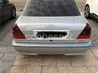 Usado Mercedes C250 Elegance 150 CV (110 kW) 1999 Gris / plata Berlina