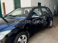 Usado Hyundai i30 Comfort 109 CV (80 kW) 2009 Negro Berlina