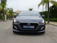 Usado Hyundai i30 120 CV (88 kW) 2018 Gris / plata Berlina