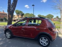 Usado Dacia Sandero Stepway 90 CV (66 kW) 2016 Granate Berlina