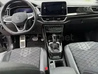 Usado VW T-Roc R-line 150 CV (110 kW) 2024 Gris / plata SUV