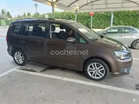 Usado VW Touran Advance 105 CV (77 kW) 2014 Marrón Monovolumen