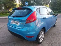 Usado Ford Fiesta Trend 82 CV (60 kW) 2010 Azul Berlina