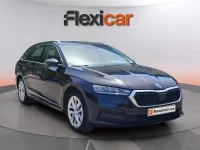 Usado Skoda Octavia 110 CV (80 kW) 2022 Negro Familiar