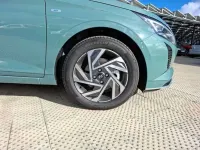 Usado Hyundai i20 101 CV (74 kW) 2024 Verde Utilitario