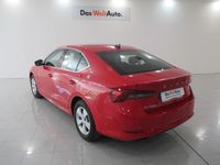 Usado Skoda Octavia Ambition 110 CV (80 kW) 2023 Rojo Berlina
