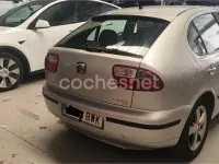 Usado Seat Leon 90 CV (66 kW) 2002 Gris / plata Utilitario