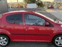 Usado Peugeot 107 68 CV (50 kW) 2010 Rojo Utilitario
