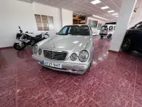 Usado Mercedes E320 Avantgarde 204 CV (150 kW) 2002 Gris / plata Berlina