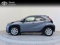 Usado Toyota Aygo X Play 72 CV (52 kW) 2025 Gris / plata SUV