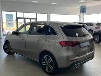 Usado Mercedes B180 116 CV (85 kW) 2020 Gris / plata Utilitario