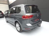 Usado VW Touran Advance 150 CV (110 kW) 2019 Gris / plata Monovolumen
