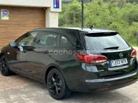 Usado Opel Astra Ultimate 122 CV (89 kW) 2021 Negro Familiar