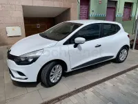 Usado Renault Clio IV Business 76 CV (55 kW) 2018 Blanco Berlina