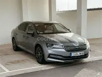 Usado Skoda Superb 190 CV (139 kW) 2019 Gris / plata Berlina