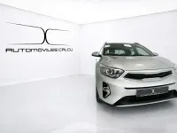 Usado Kia Stonic 101 CV (74 kW) 2024 Plateado SUV