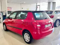 Usado Skoda Fabia Ambition 60 CV (44 kW) 2011 Rojo Berlina