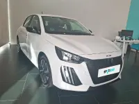 Usado Peugeot 208 Style 100 CV (73 kW) 2025 Blanco Utilitario