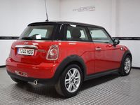 Usado Mini Cooper D 112 CV (82 kW) 2011 Rojo Utilitario