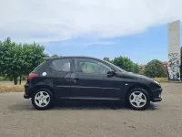 Usado Peugeot 206 70 CV (51 kW) 2009 Negro Berlina