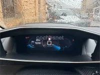 Usado Peugeot 208 Allure 100 CV (73 kW) 2022 Rojo Utilitario
