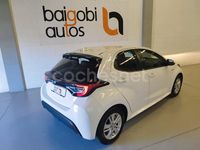 Usado Toyota Yaris Hybrid Active 116 CV (85 kW) 2021 Blanco Berlina