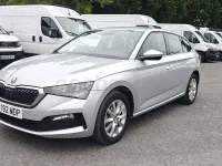 Usado Skoda Scala Ambition 95 CV (69 kW) 2023 Gris / plata Utilitario