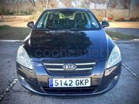 Usado Kia Ceed 115 CV (84 kW) 2009 Negro Utilitario