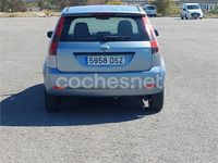 Usado Ford Fiesta Trend 90 CV (66 kW) 2005 Gris / plata Utilitario