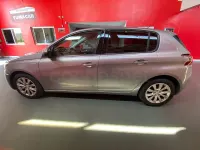 Usado Peugeot 308 Style 130 CV (95 kW) 2019 Gris / plata Berlina