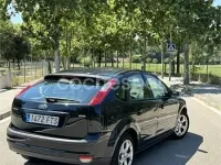 Usado Ford Focus Ghia 115 CV (84 kW) 2007 Negro Berlina