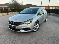 Usado Opel Astra 105 CV (77 kW) 2020 Gris / plata Berlina